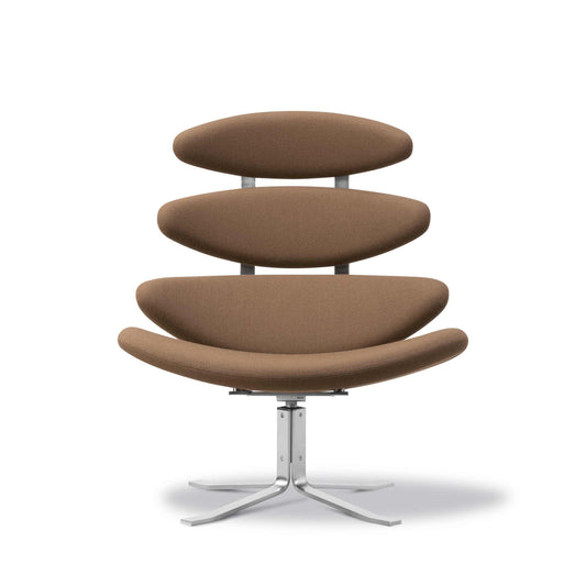 Fredericia Corona Chair loungestol med dreiefot. Velg tekstil og understell