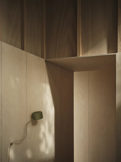 Muuto Post vegglampe. Velg farge