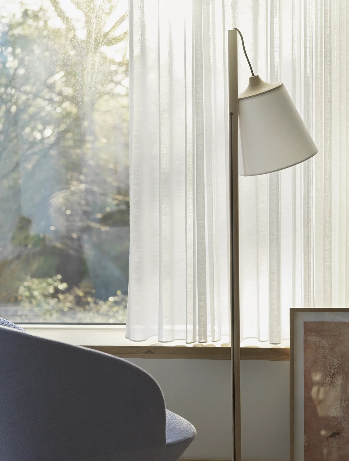 Muuto Pull gulvlampe i eik. Oak / White