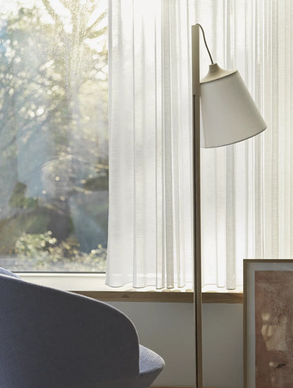 Muuto Pull gulvlampe i eik. Oak / White