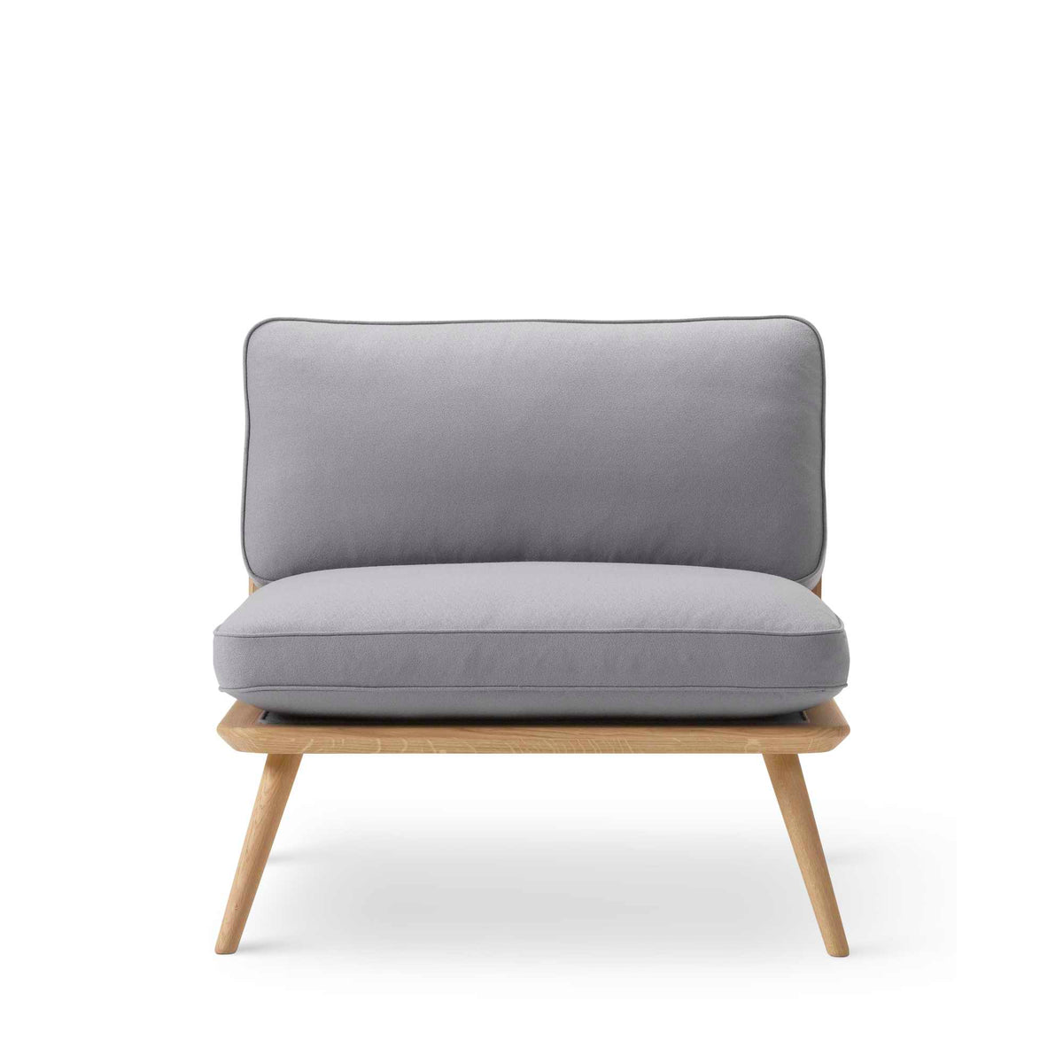 Fredericia Spine Lounge Chair lenestol. Velg tekstil og treverk