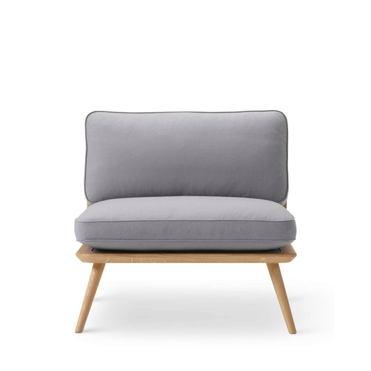 Fredericia Spine Lounge Chair lenestol. Velg tekstil og treverk
