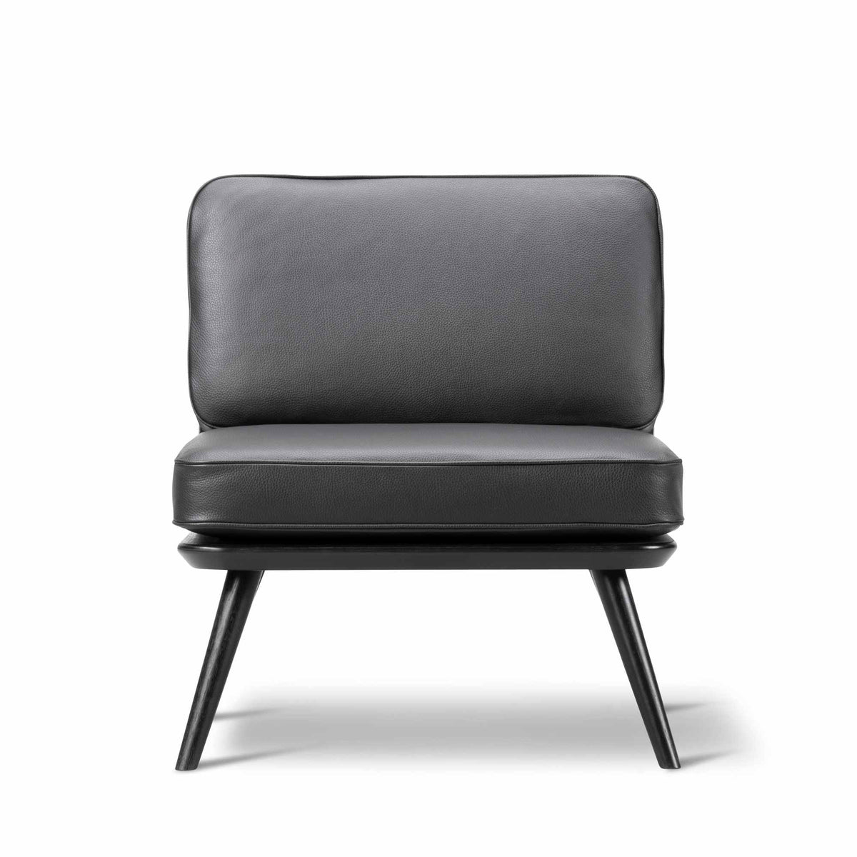 Fredericia Spine Lounge Chair Petit lenestol. Velg tekstil og treverk