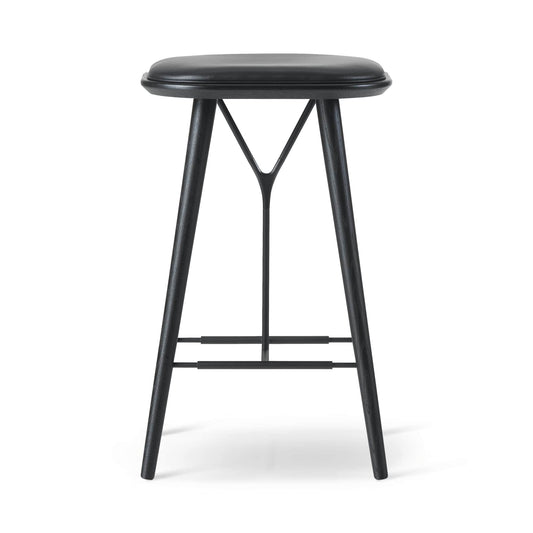 Fredericia Spine Wood Stool setepolstret. Velg tekstil og treverk