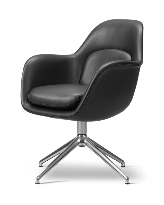 Fredericia Swoon Dining Armchair dreiefot. Velg tekstil