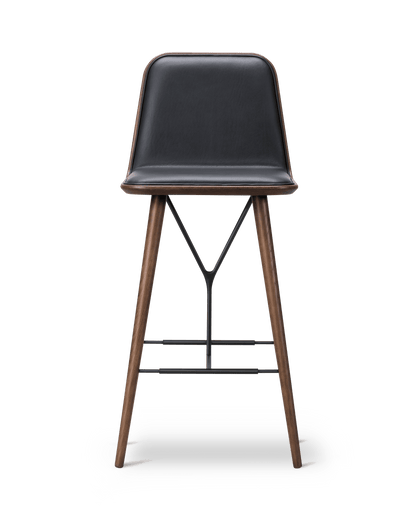 Fredericia Spine Wood Barstool forsidepolstret. Velg tekstil og treverk