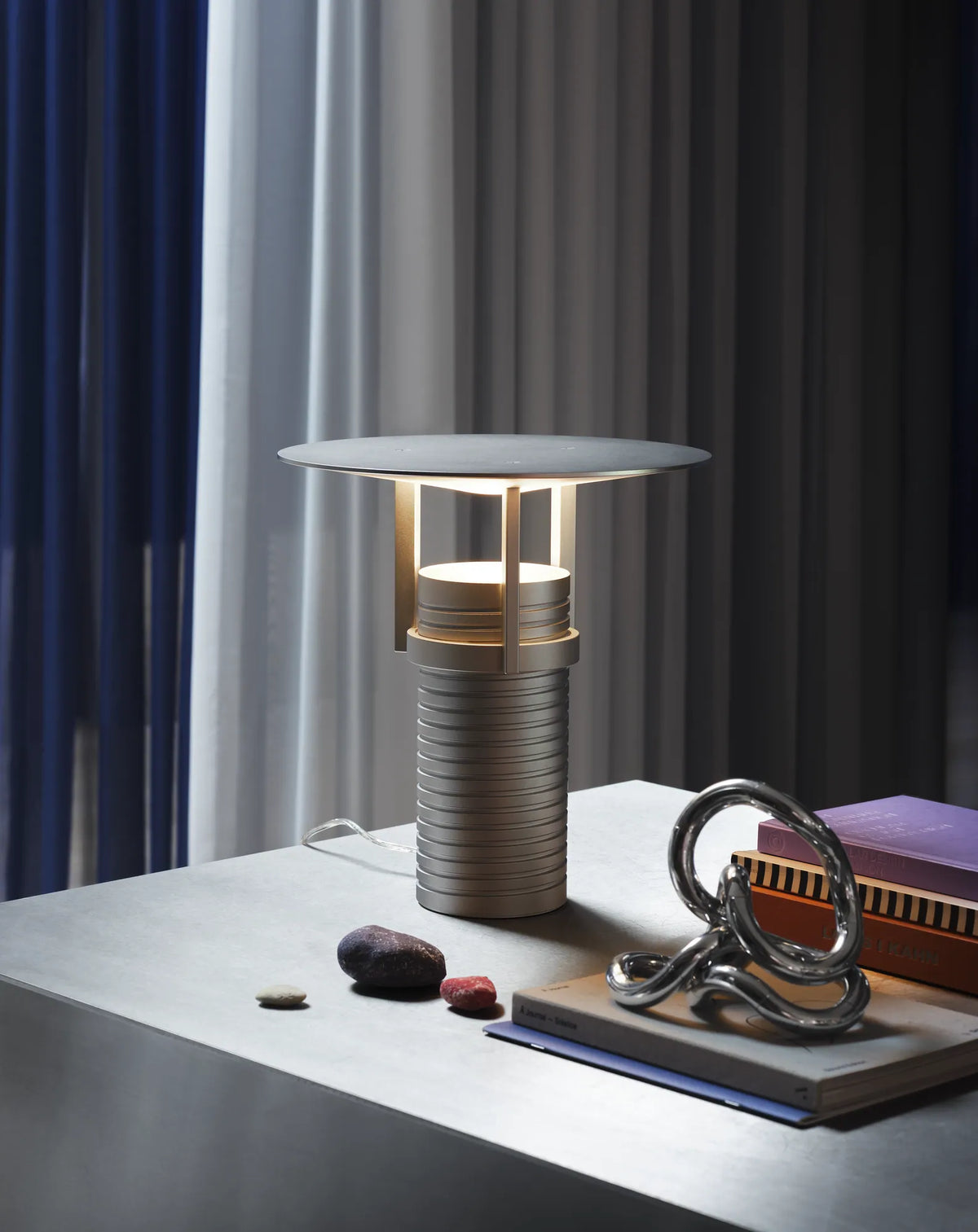 Muuto Set bordlampe. Aluminum
