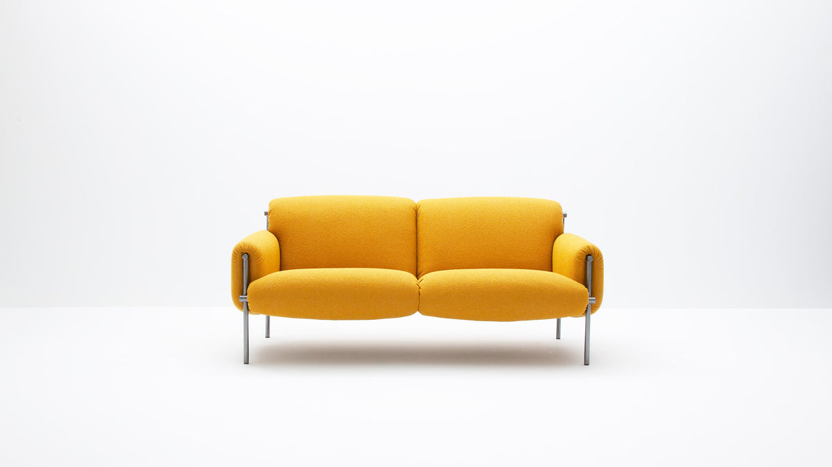 LK Hjelle Ami sofa 2-seter. Velg tekstil og benramme
