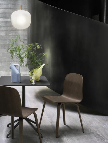 Muuto Visu Chair spisestol med trebein, uten polstring. Velg sete og glidere