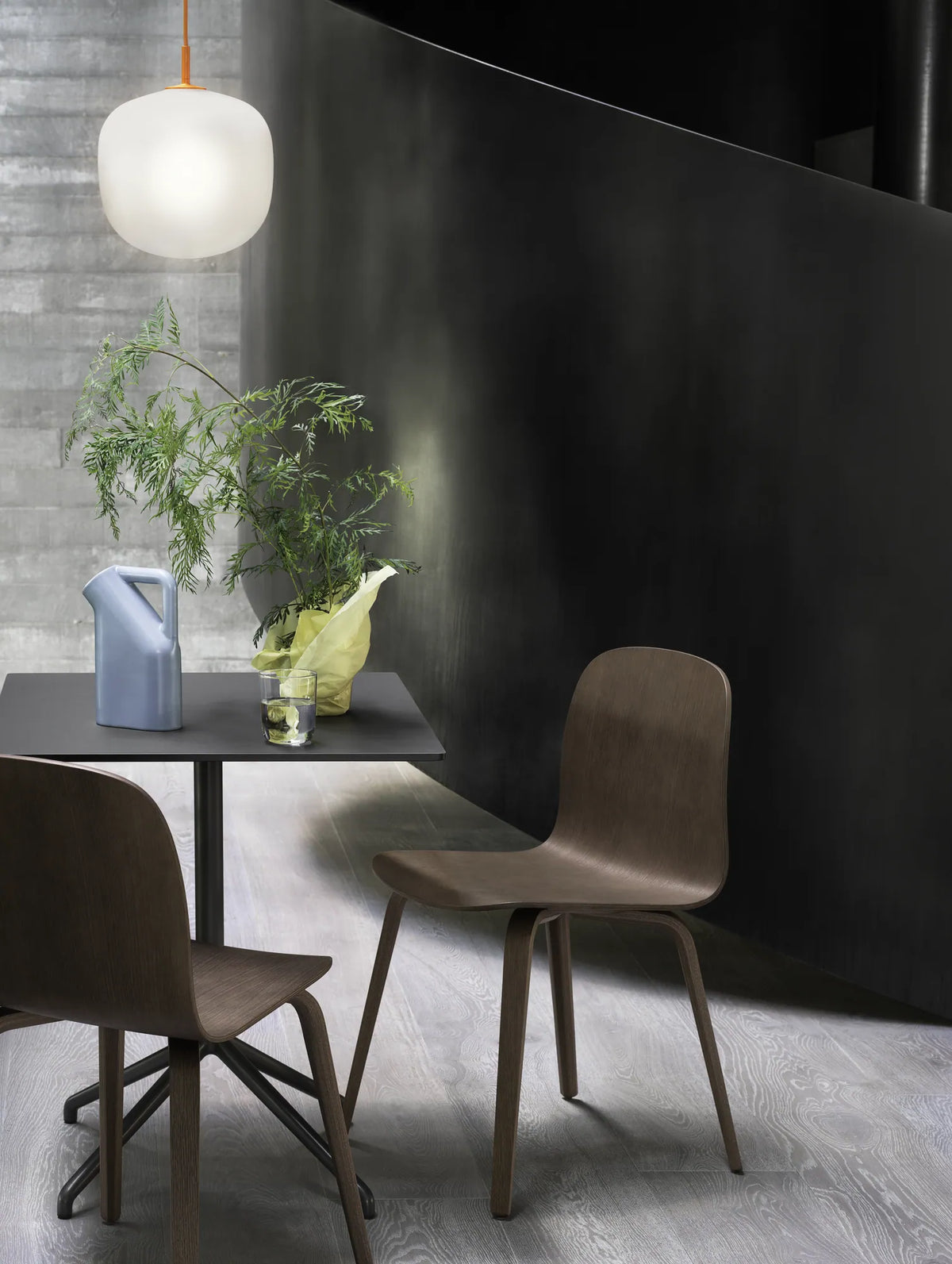 Muuto Visu Chair spisestol med trebein, polstret. Velg tekstil
