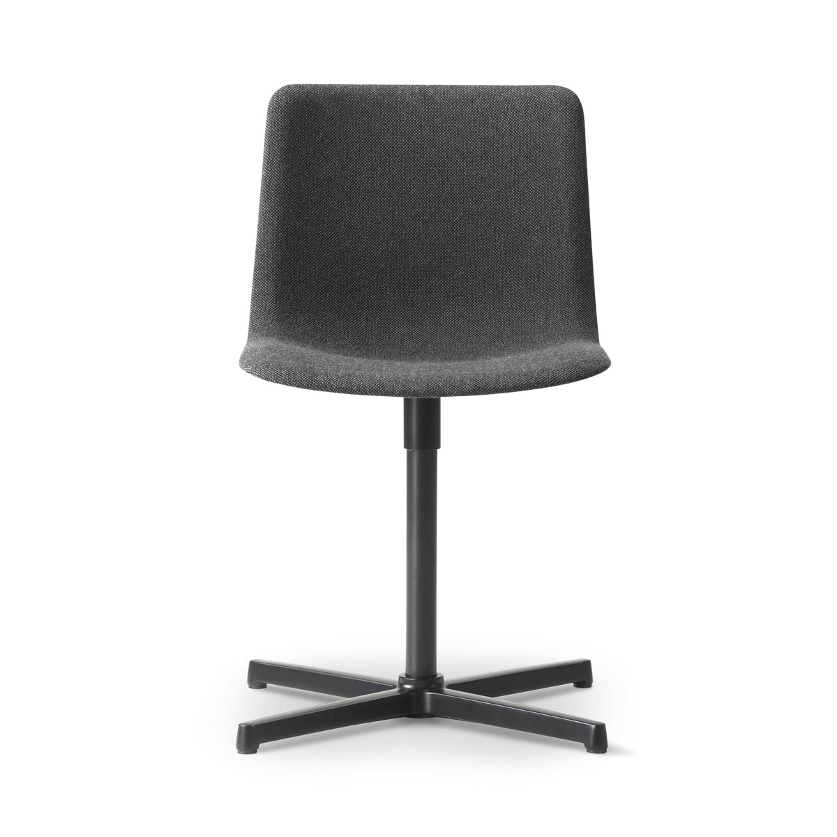 Fredericia Pato Swivel Chair fullpolstret. Velg tekstil