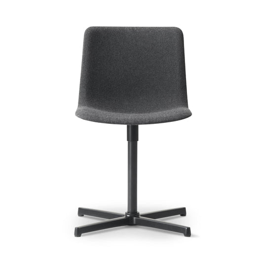 Fredericia Pato Swivel Chair fullpolstret. Velg tekstil