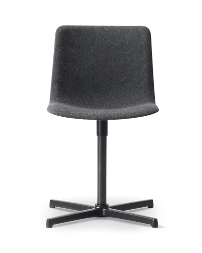 Fredericia Pato Swivel Chair fullpolstret. Velg tekstil