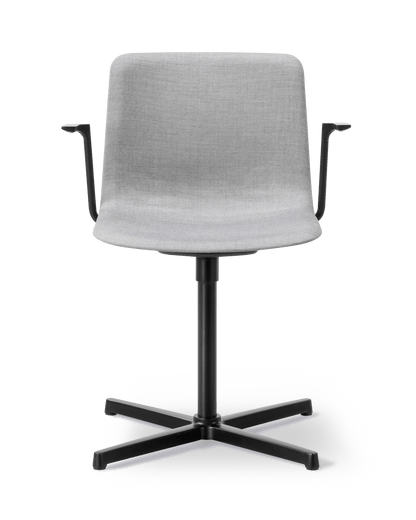 Fredericia Pato Swivel Armchair fullpolstret. Velg tekstil