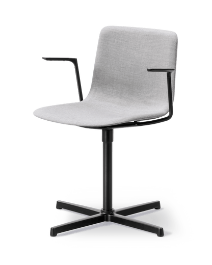 Fredericia Pato Swivel Armchair fullpolstret. Velg tekstil