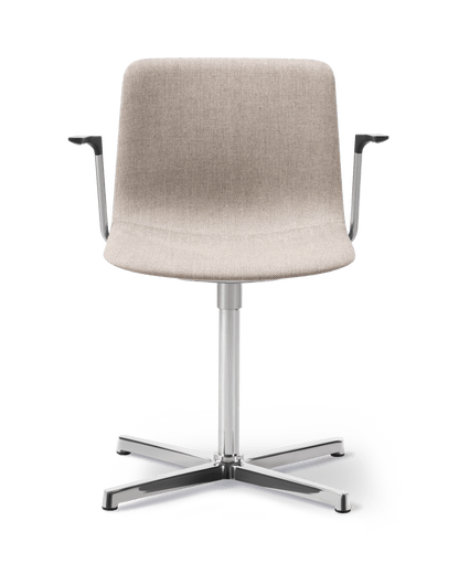 Fredericia Pato Swivel Armchair fullpolstret. Velg tekstil