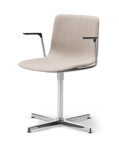 Fredericia Pato Swivel Armchair fullpolstret. Velg tekstil