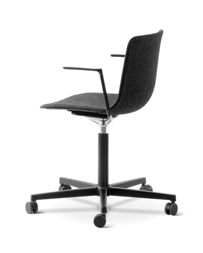 Fredericia Pato Office Armchair fullpolstret. Velg tekstil