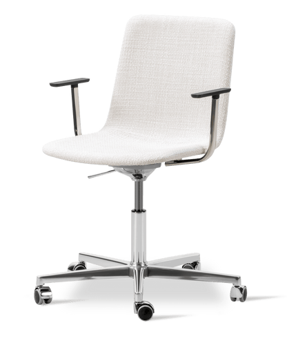 Fredericia Pato Executive Armchair høydejusterbar dreiefot. Velg tekstil