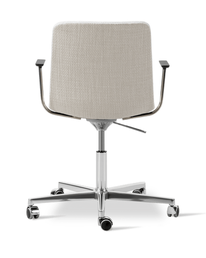 Fredericia Pato Executive Armchair høydejusterbar dreiefot. Velg tekstil
