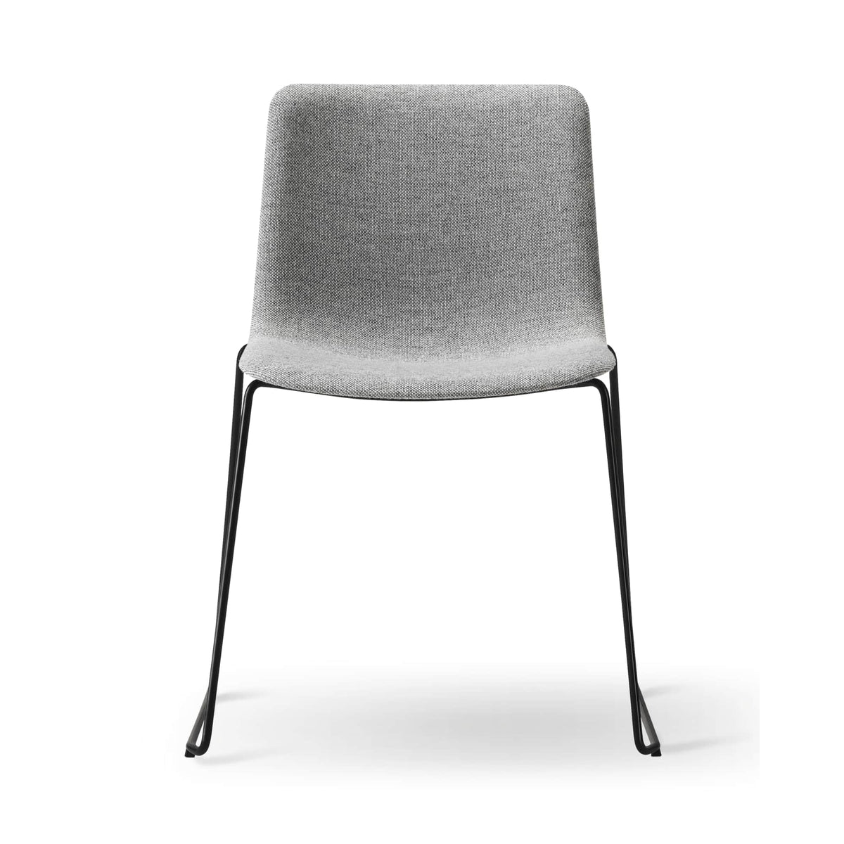 Fredericia Pato Sledge Chair fullpolstret. Velg tekstil