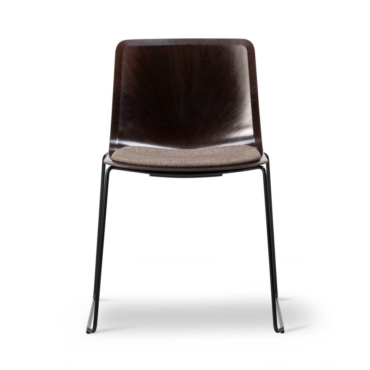 Fredericia Pato Paper Sledge Chair setepolstret. Velg tekstil og skall