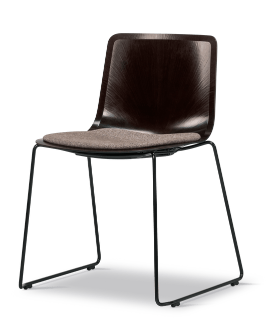 Fredericia Pato Paper Sledge Chair setepolstret. Velg tekstil og skall