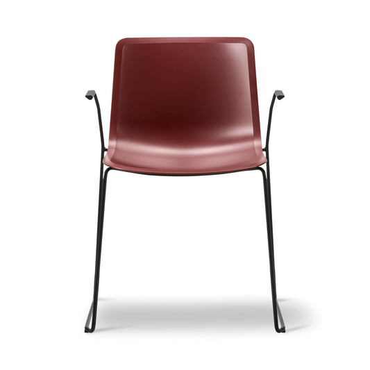 Fredericia Pato Sledge Armchair polypropylensete. Velg understell