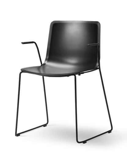 Fredericia Pato Sledge Armchair polypropylensete. Velg understell