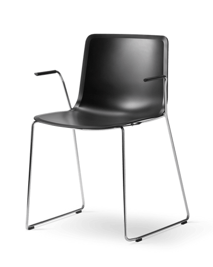 Fredericia Pato Sledge Armchair polypropylensete. Velg understell