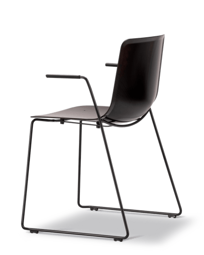 Fredericia Pato Paper Sledge Armchair Papershell-sete. Velg understell