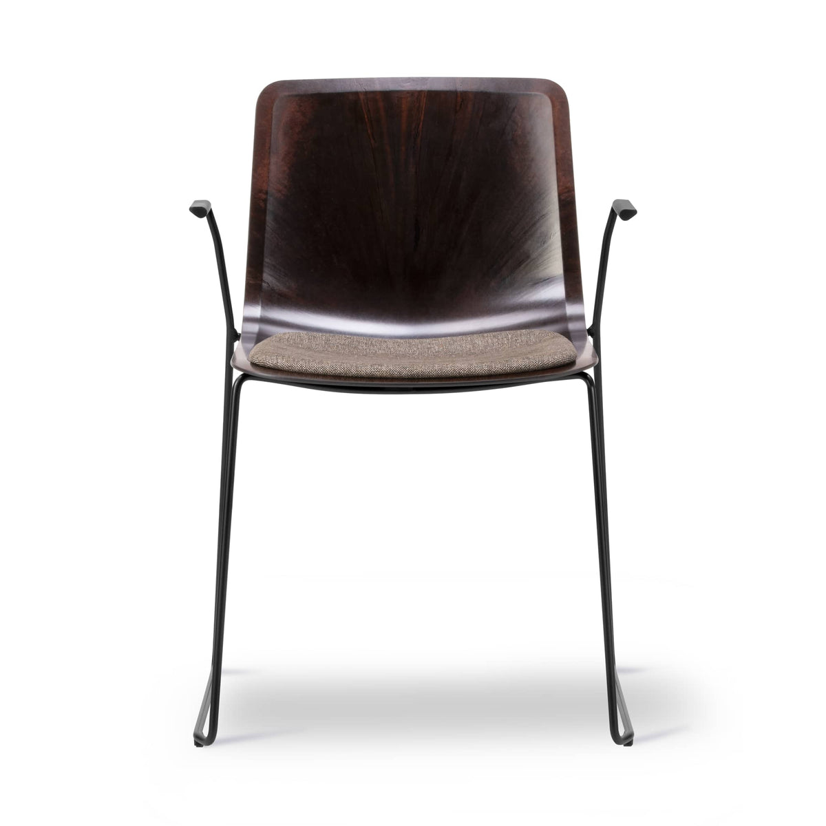 Fredericia Pato Paper Sledge Armchair setepolstret. Velg tekstil og skall