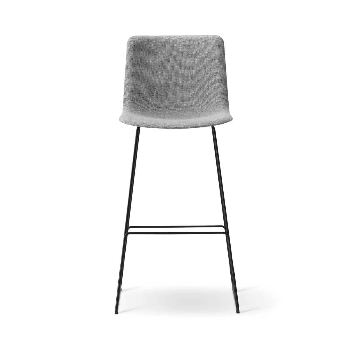 Fredericia Pato Sledge Barstool fullpolstret. Velg tekstil