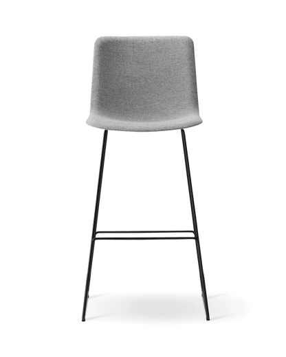 Fredericia Pato Sledge Barstool fullpolstret. Velg tekstil