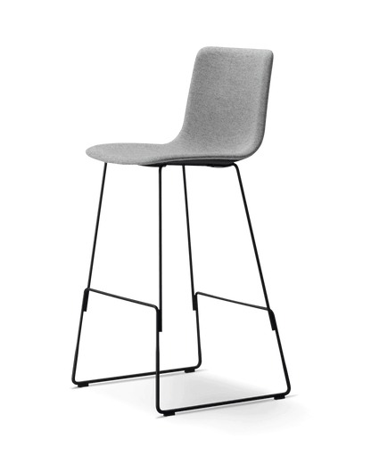 Fredericia Pato Sledge Barstool fullpolstret. Velg tekstil