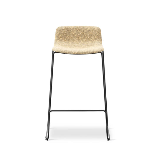 Fredericia Pato Sledge Stool fullpolstret. Velg tekstil