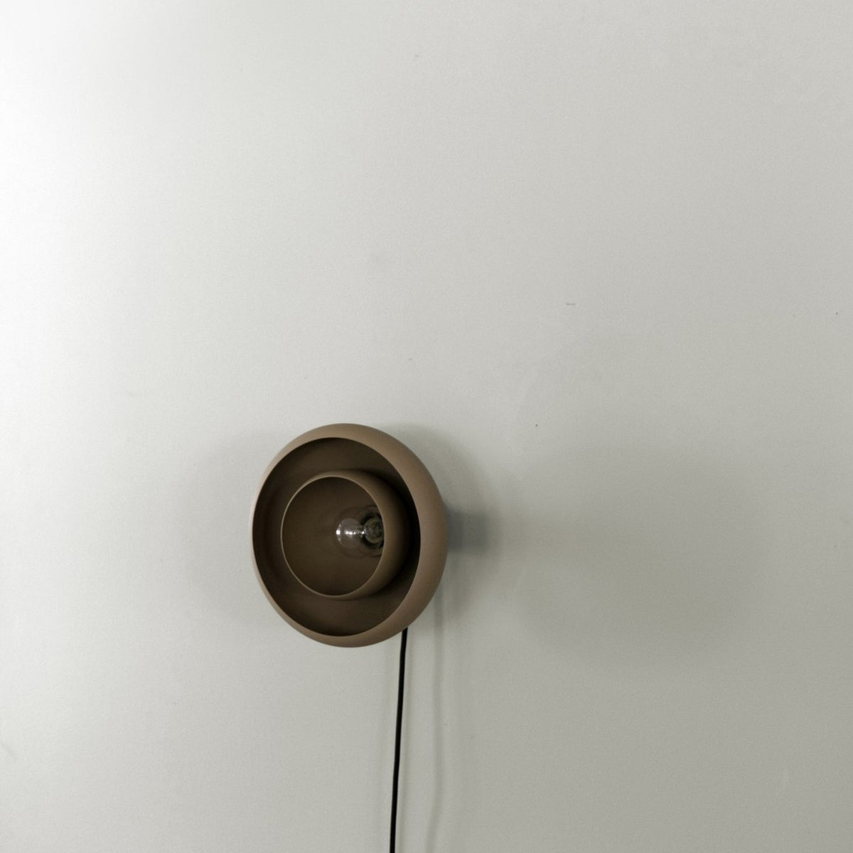 Ygg&Lyng Spring vegglampe