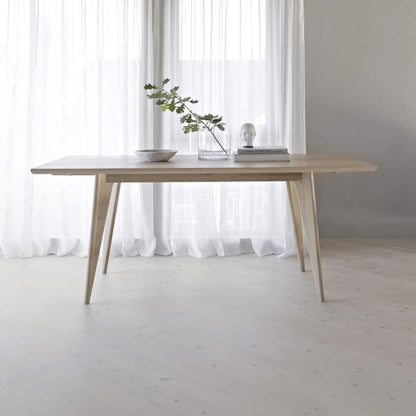 Ygg&Lyng Viken spisebord i heltre eik
