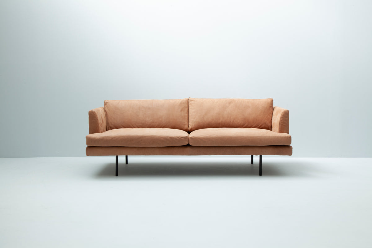 LK Hjelle Frí sofa 2-seter (Frí 201). Velg tekstil